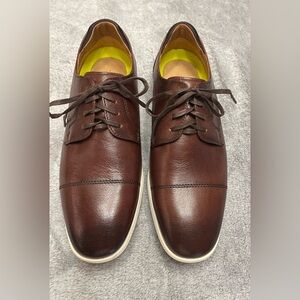 Florsheim Shoe Company men’s leather upper shoe. Brown. Size 8.5W